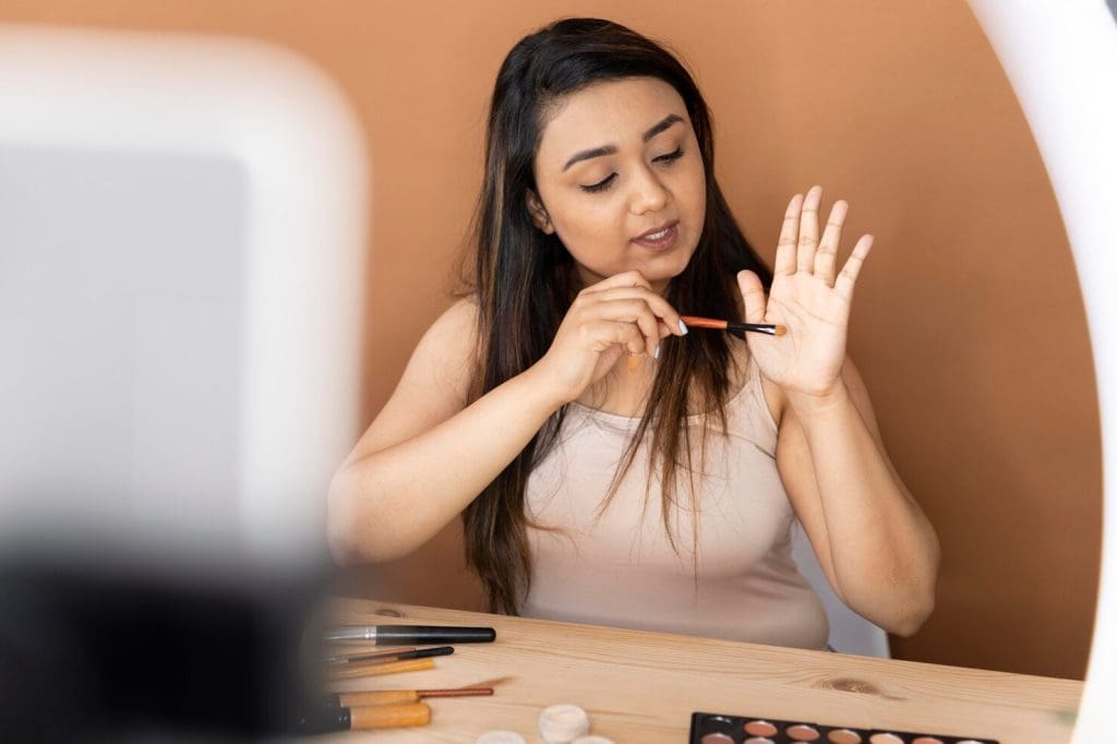 artista maquillaje vlogueando sus tutoriales 23 2149080306